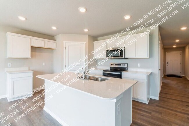 Foto del edificio - FINISHED BASEMENT!! 4 Bed, 3 Bath Home in ...