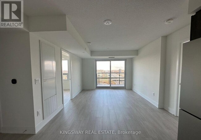 Building Photo - 10 Eva Rd