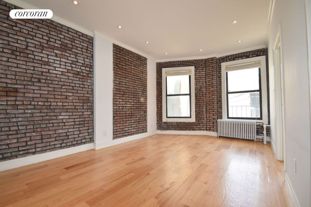 Primary Photo - 268 Elizabeth St