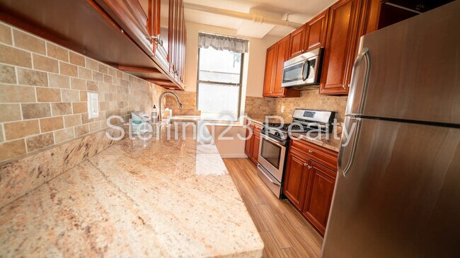 Building Photo - 2455 27th St