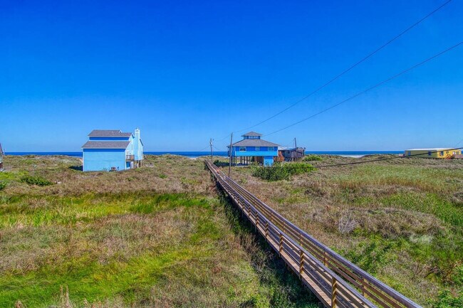 Building Photo - 9 La Playa