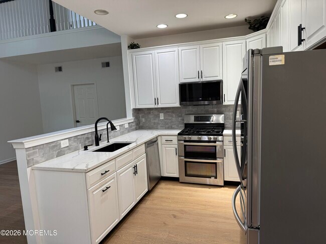Foto del edificio - 33 Brownstone Rd