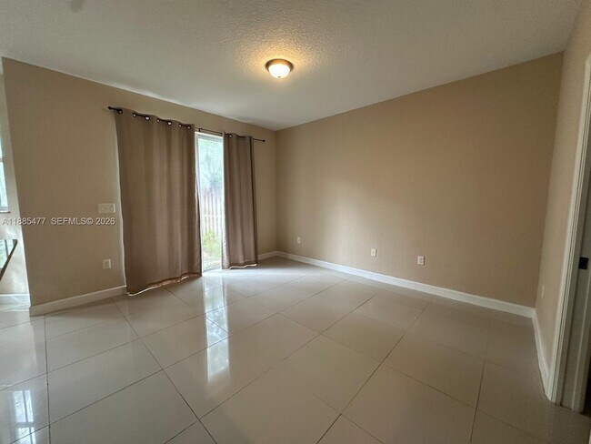 Foto del edificio - 1026 NE 207th Terrace