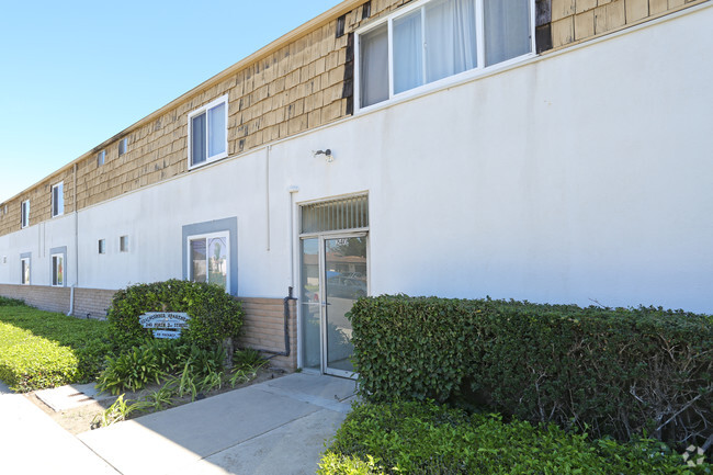 Building Photo - Beachcomber Apartments