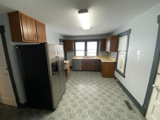 Photo - 1427 S Washington St Apartment