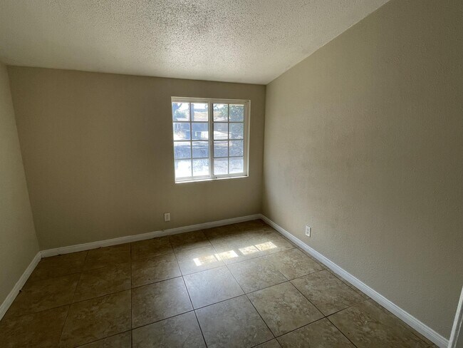 Building Photo - 6680 La Jolla Dr