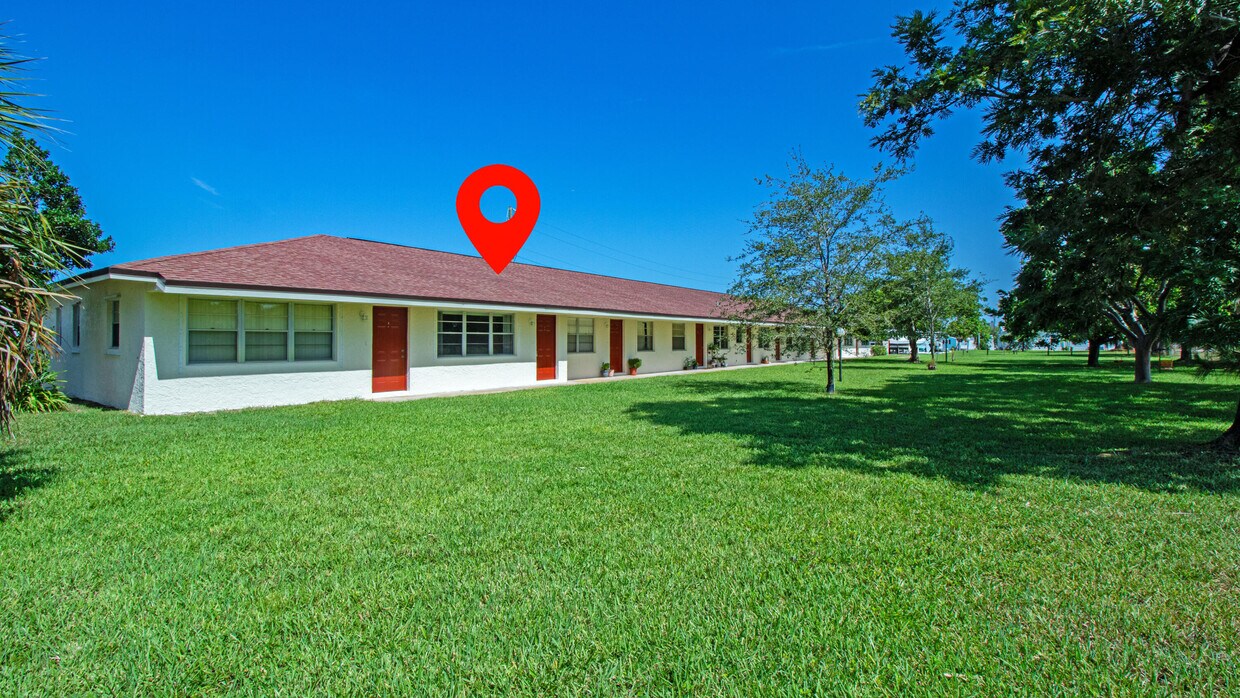 8585 SE Church St, Hobe Sound, FL 33455 Room for Rent in Hobe Sound