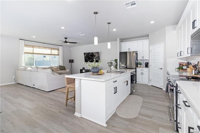 Building Photo - 1001 Pomelo Ave