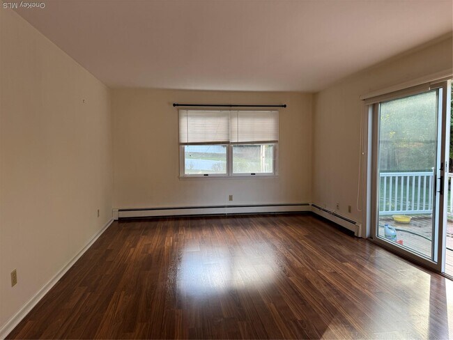 Building Photo - 17 Intervale Ave