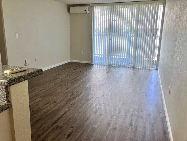 Living Room - 801 South St