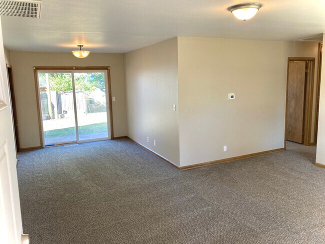 Foto del edificio - 612 W Matthews St