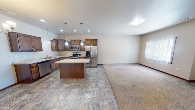 Building Photo - 3 br, 2.5 bath Townhome - Liberty Town Hom...