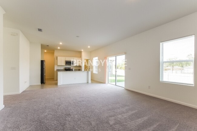 Building Photo - 1650 Effra Wy