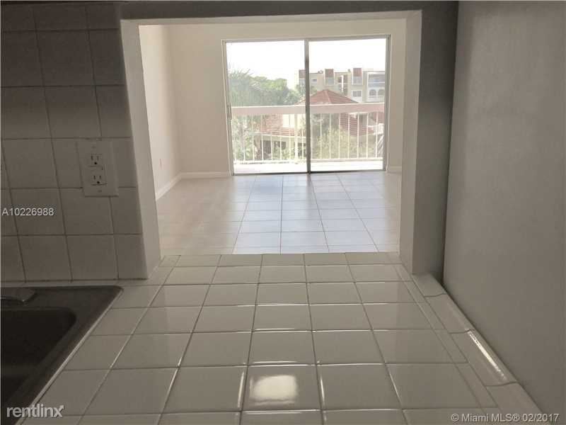 Foto del edificio - 1 br, 1 bath  - 7825 Camino Real Apt 410J
