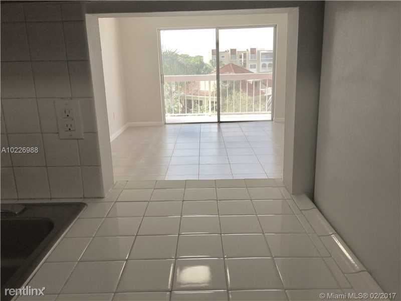 Building Photo - 1 br, 1 bath  - 7825 Camino Real Apt 410J