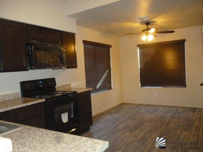 Foto del edificio - Ellington 3 Bedroom!