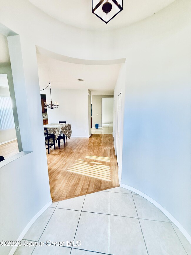 Building Photo - 402 Breckenridge Cir SE