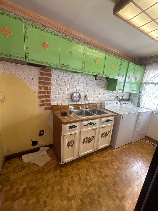 Foto del edificio - 4 bed 1 bath