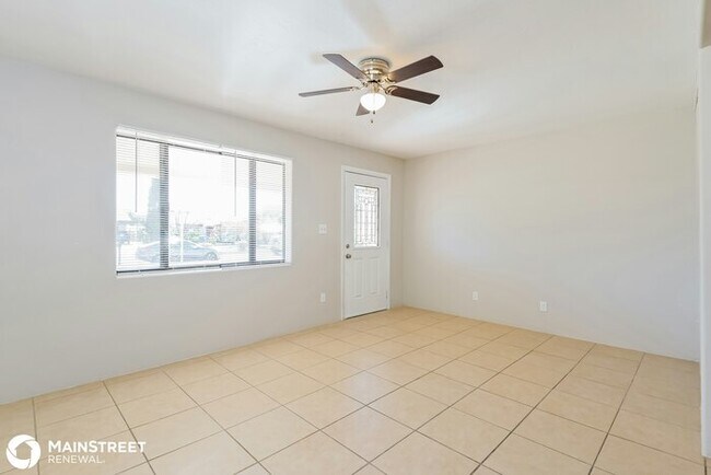 Building Photo - 2407 E Beverly Dr