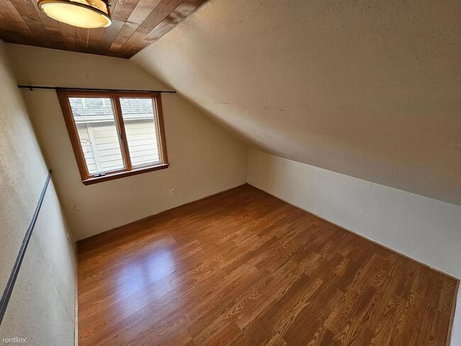 Building Photo - 2 br, 1.5 bath House - 3333 59th Avenue So...