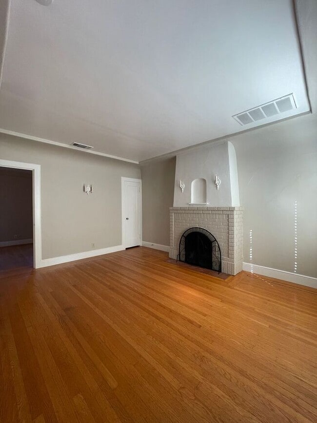 Building Photo - 3949 M St