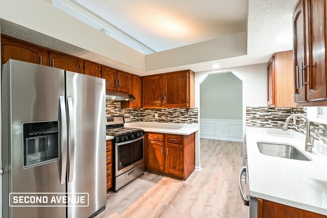 Building Photo - 2411 Windridge Dr NE