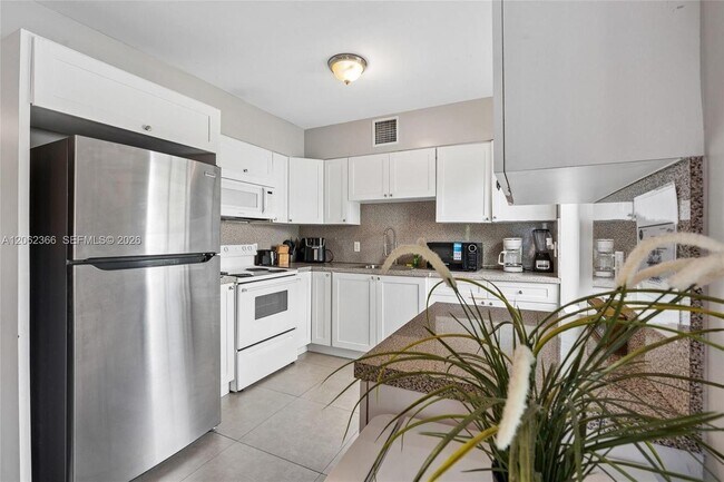 Foto del edificio - 435 NE 69th St