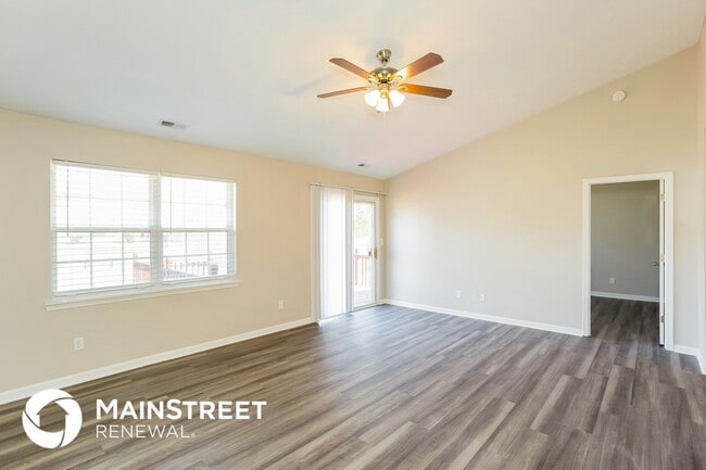 Building Photo - 176 Lullaby Ct