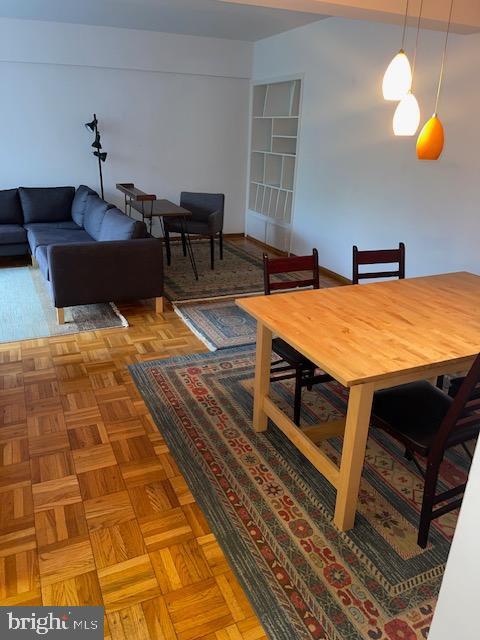 Foto del edificio - 4200 Cathedral Ave NW