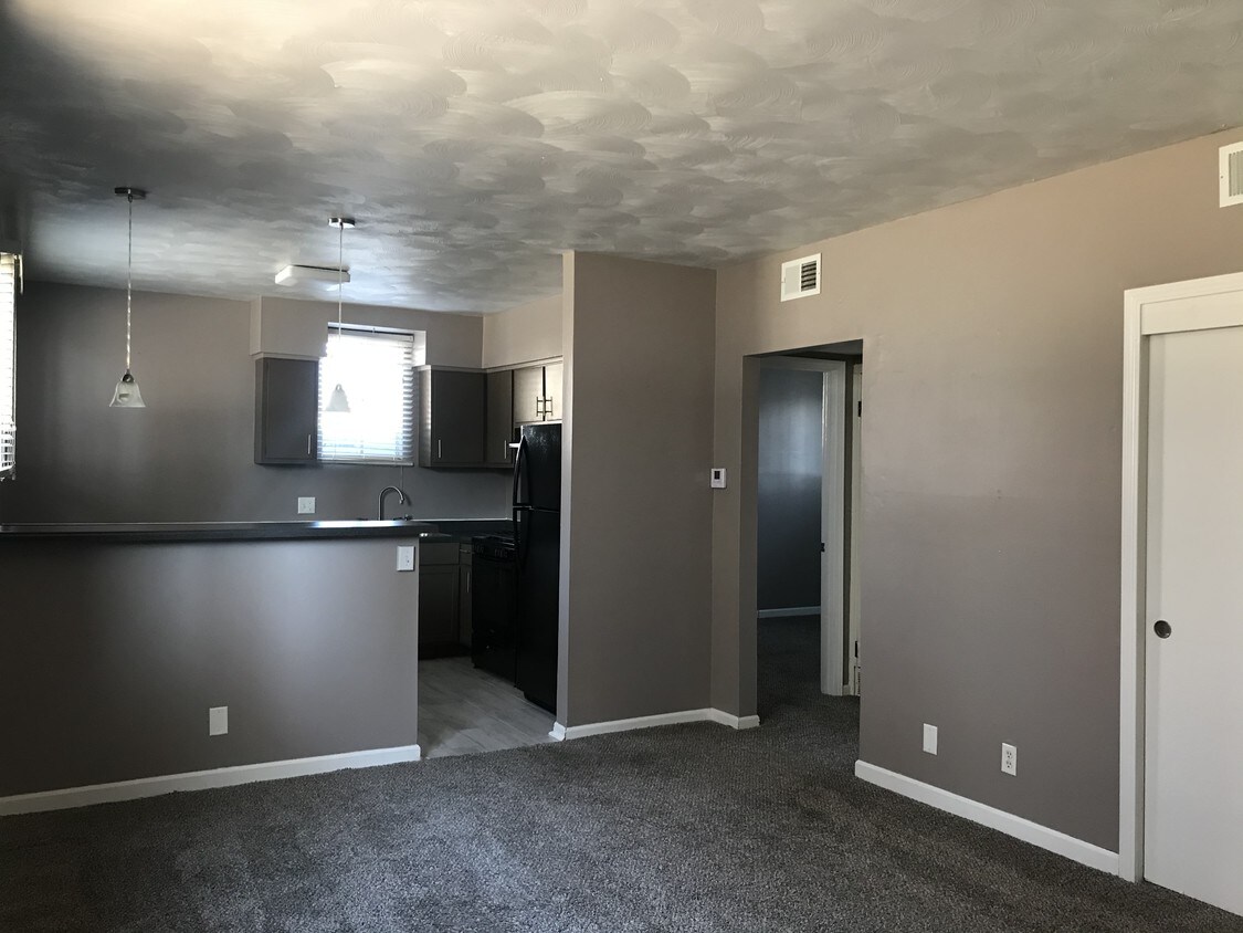 Foto principal - 5011 Poppleton Ave