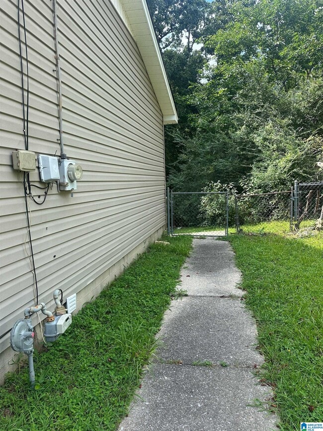 Building Photo - 1824 Dry Creek Cir