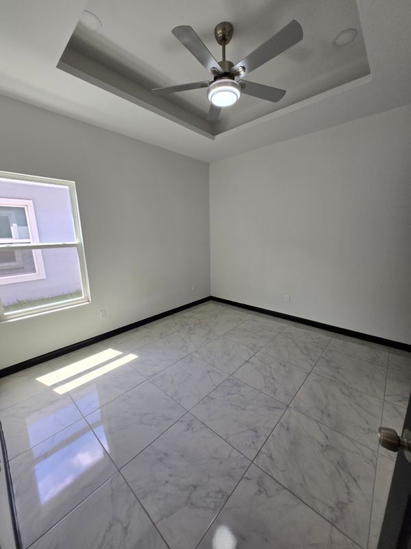 Foto del edificio - 1024 N Blair Ave