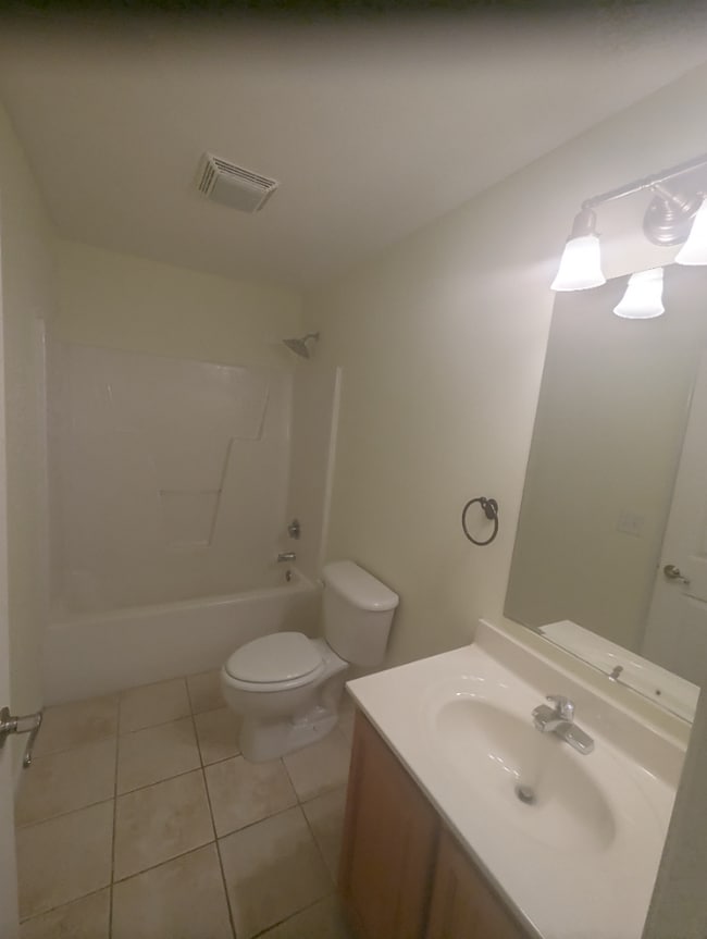 Building Photo - 2 BD Townhouse in Downtown Charleston- 1st...