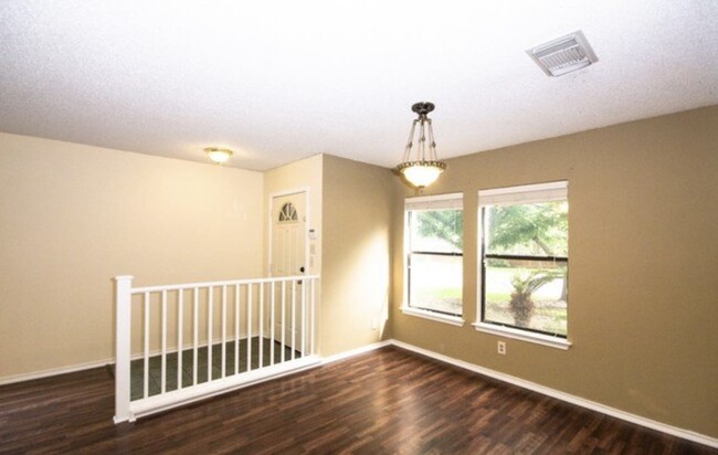 Foto del edificio - 6610 Beech Trail Dr