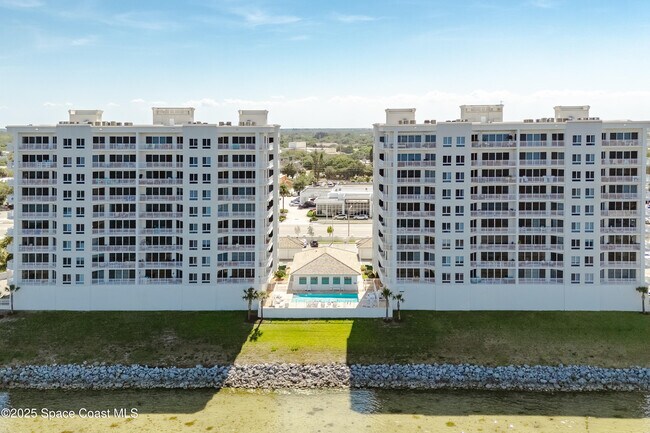 Building Photo - 1465 S Harbor City Blvd