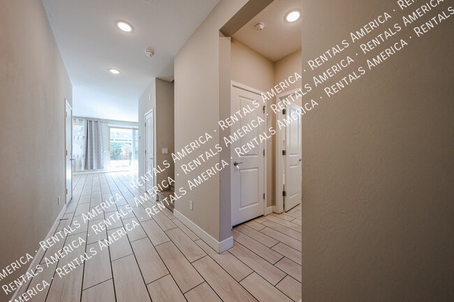 Foto del edificio - 1321 W Coyote Dr