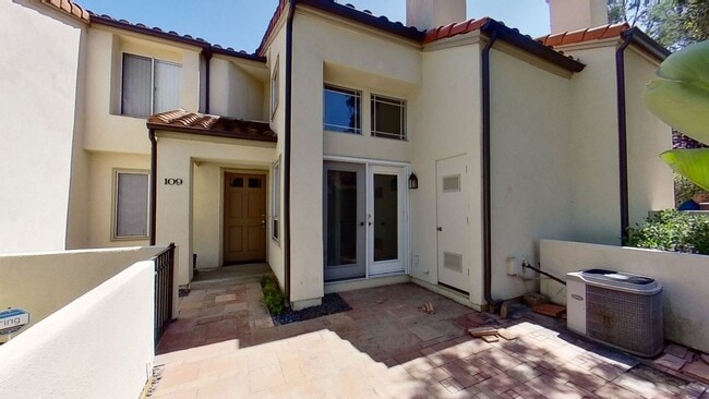 Building Photo - **COMING SOON** 2 Bed Condominium in the E...