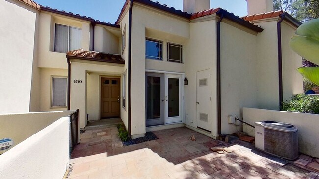 Foto del edificio - **COMING SOON** 2 Bed Condominium in the E...