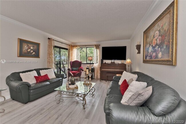 Foto del edificio - 185 Lakeview Dr