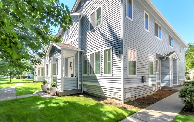 Building Photo - 2-Bedroom DuPont Condo with New Interior Paint and Carpet