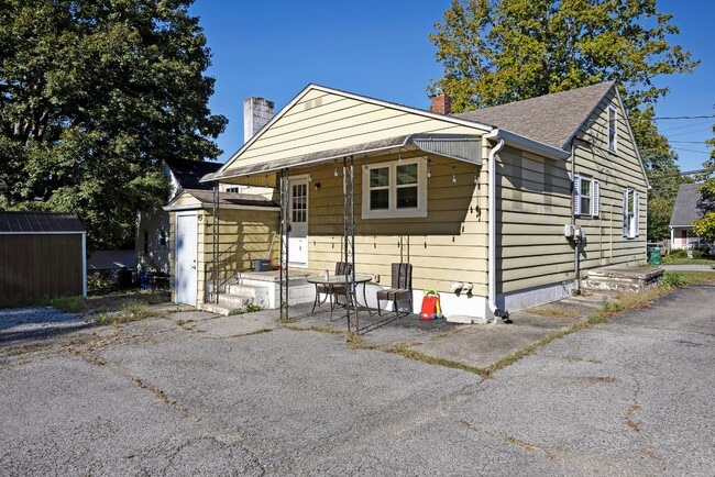 Building Photo - 211 N Mantle Ave