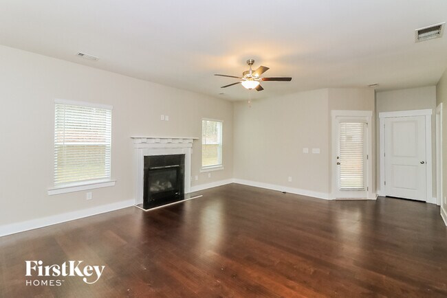 Foto del edificio - 46 Crestbrook Ln