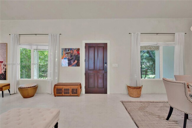 Foto del edificio - 520 Bay Point Rd