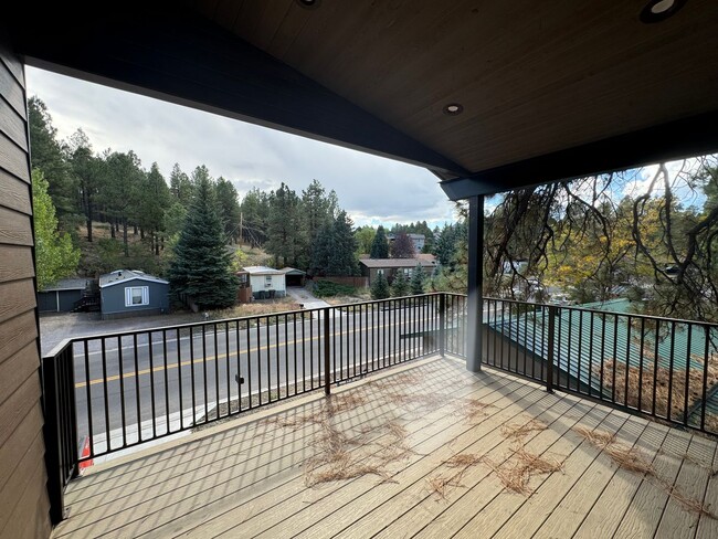 Building Photo - Beautiful Flagstaff Rental