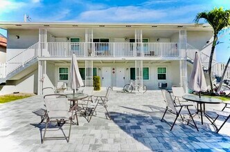 Building Photo - 906 N Riverside Dr