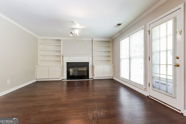Building Photo - 2965 Lenora Springs Dr