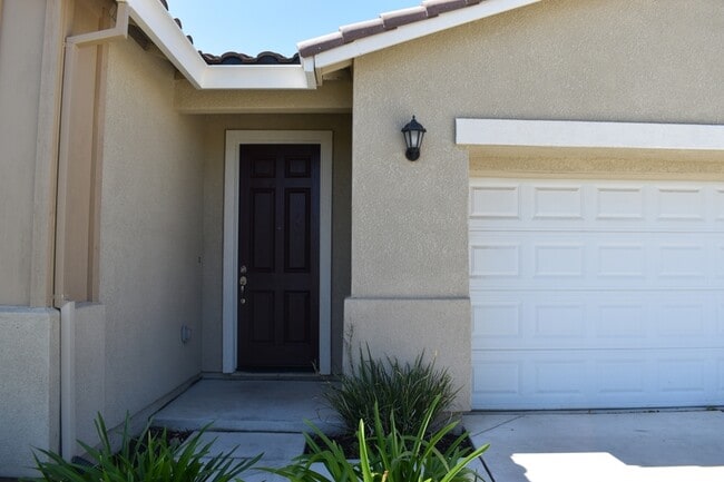 Foto del edificio - 4457 Jennifer Wy