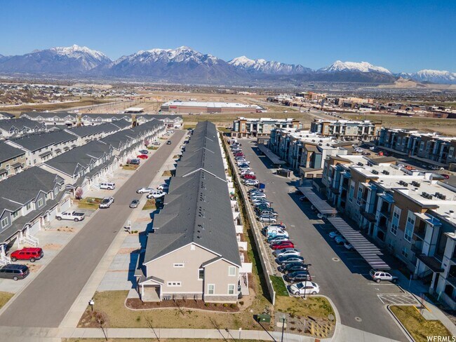 Foto del edificio - 4933 W Pillar Dr