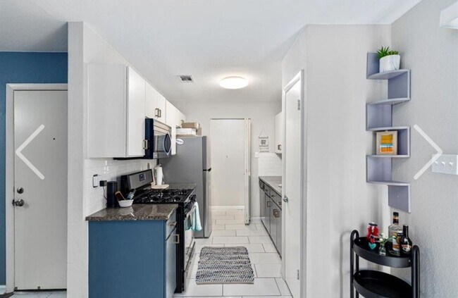 Building Photo - Updated 3-Bed Townhome Oasis in Copperfield | Greenbelt Views, Granite Kitchen & Move-In Ready!