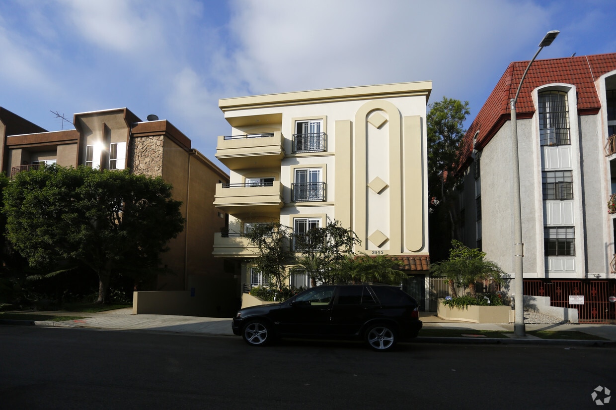 Building - 2045 S Bentley Ave